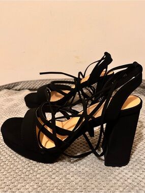 TOP Moda Black Lace-Up Block Heel Sandals
